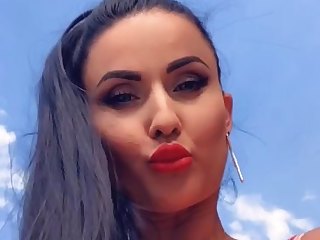 Glamour MILF Maria amazing hot solo video